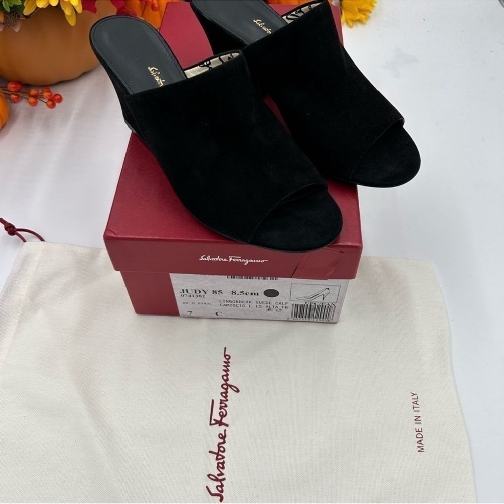 Women’s Salvatore Ferragamo, Judy, 85 suede mules, size 7, made in Italy - Picture 2 of 12
